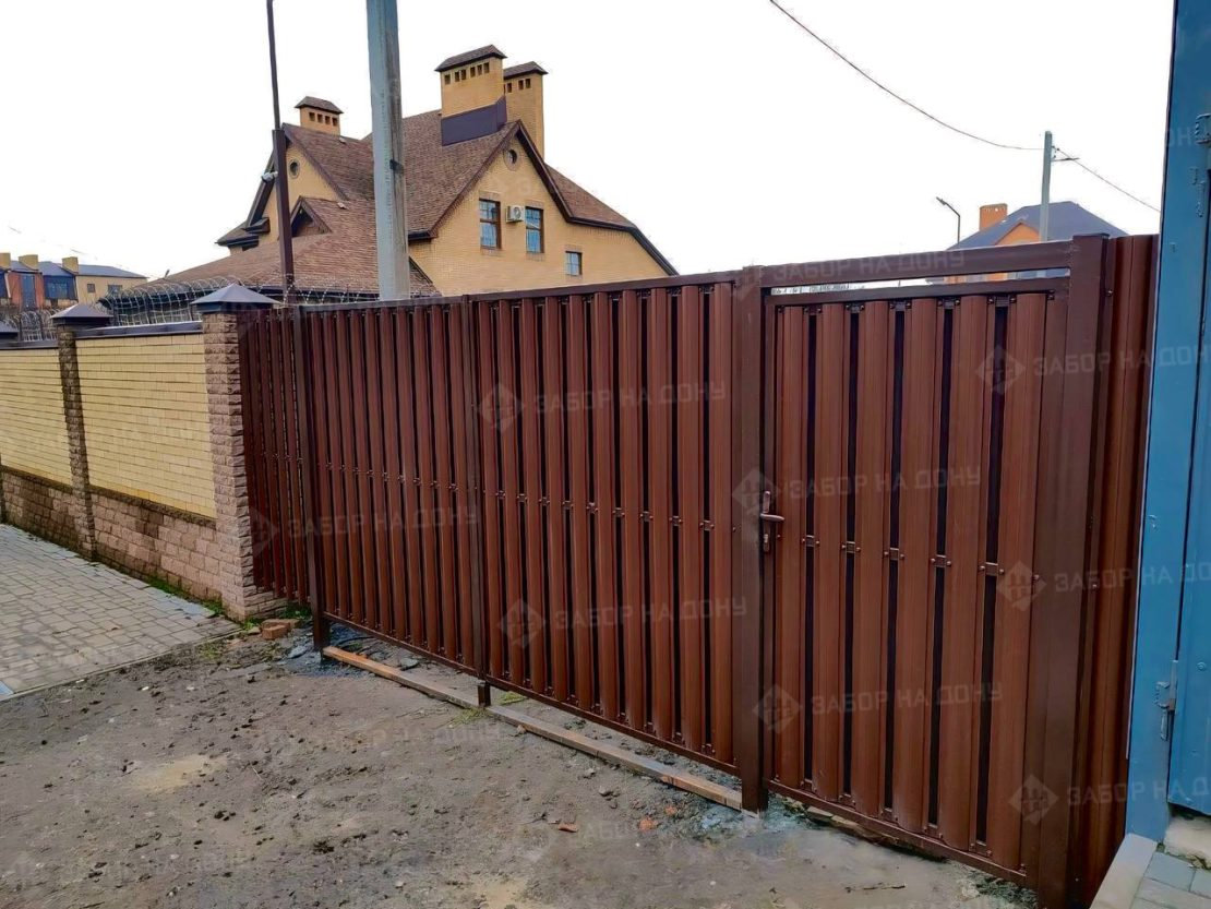 Распашные ворота из евроштакетника  в Кагальницкой